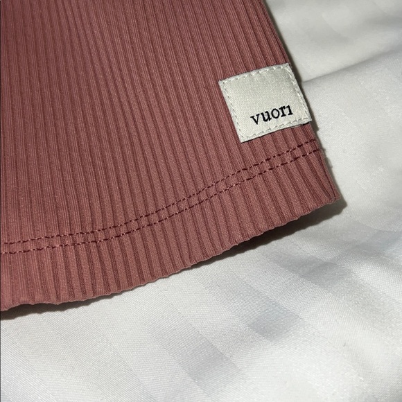 Vuori Ribbed Crop Tank Top - Picture 4 of 7